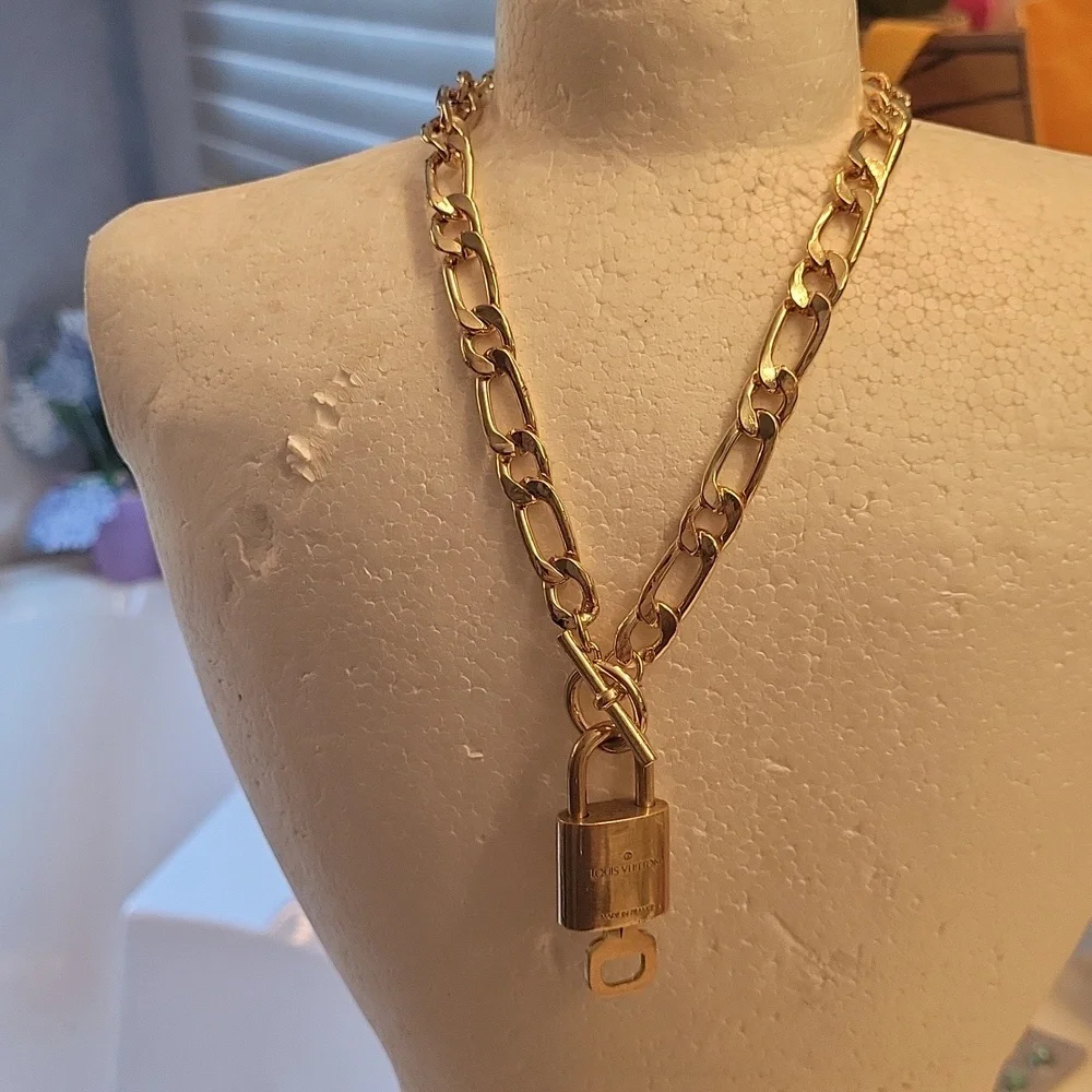 Louis vuitton trio shined by them gorgeous gold plated chocker lock key numbered